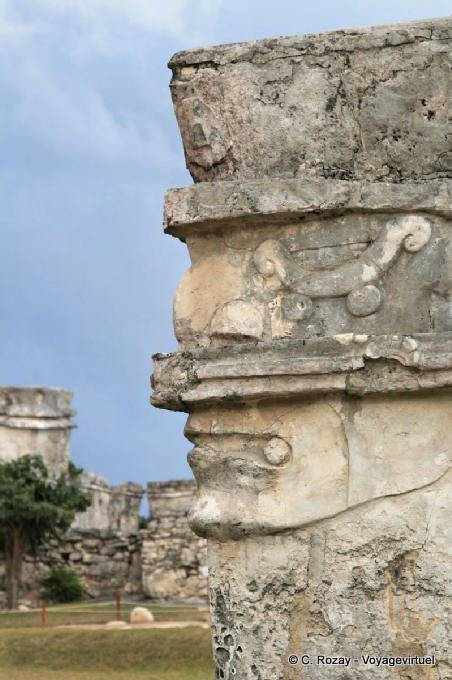 Sacred frente para o canto do Templo de Fresco, Tulum - México