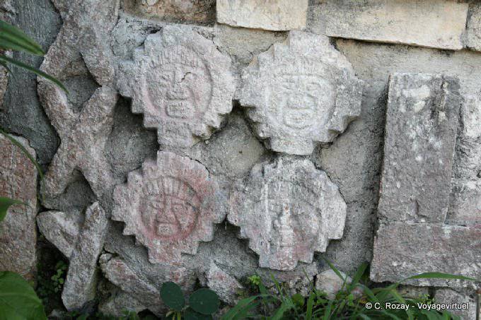 Detalhe da decoração inferior, Grande Pirâmide, Uxmal - México