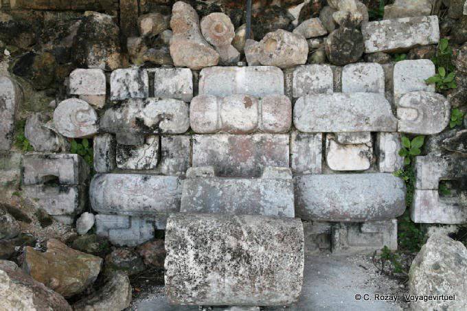 O trono, Grande Pirâmide, Uxmal - México