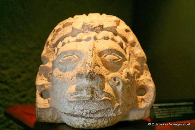 Face cinzelada Museum, Uxmal - México