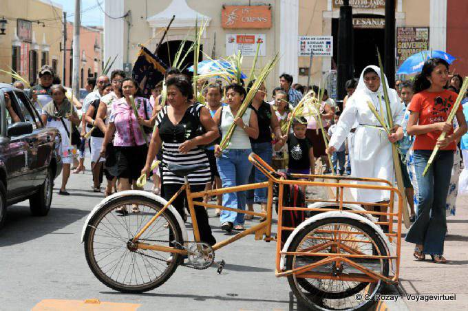 Triciclo e religião até a Páscoa, Valladolid - México