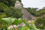 No topo, a tumba de Pakal, Templo das Inscrições, Palenque, México.