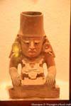 Urna que ostenta a efígie de Chac, Uxmal Museum, México.