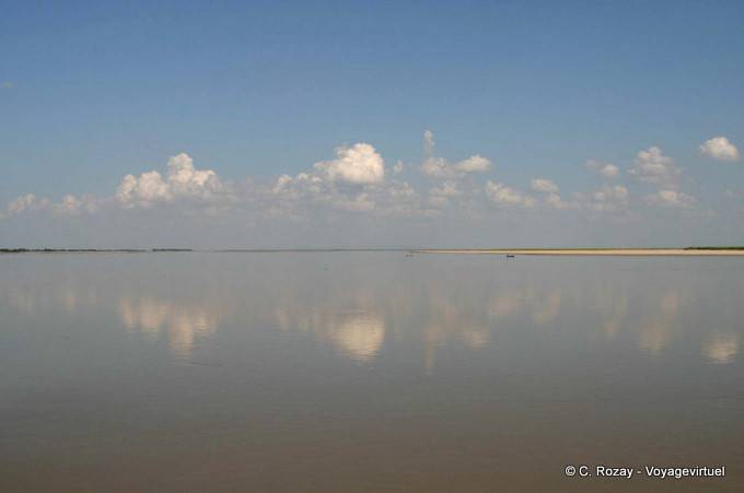 Reflexões de nuvens, Ayeyarwady (Irrawaddy), Bagan - Myanmar (Birmânia)