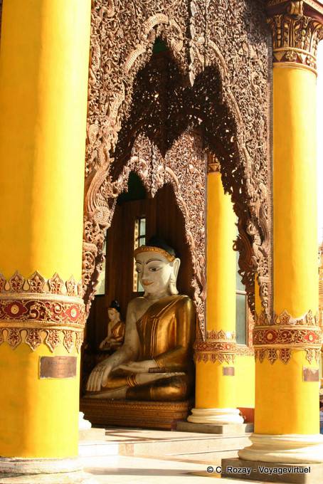Esculpido entrada de um templo, Shwedagon Pagoda, Rangoon - Myanmar (Birmânia)