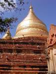 Mahamuni Pagoda, com vista para o stupa dourado, Mandalay, Birmânia.