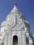 Concentre-se no stupa, Hsinbyume Pagoda, Mingun, Mandalay, Birmânia.