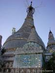 Pagoda stupa no monte de Sagaing, Birmânia.