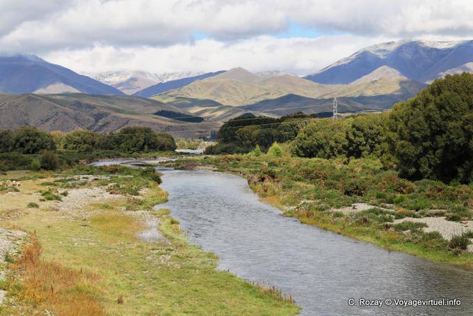 Ao longo do River Road Oamaru Para Omarama, Canterbury - Nova Zelândia