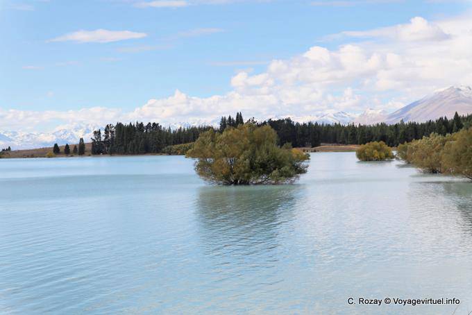 Os pés na água, Lago Tekapo, Canterbury - Nova Zelândia