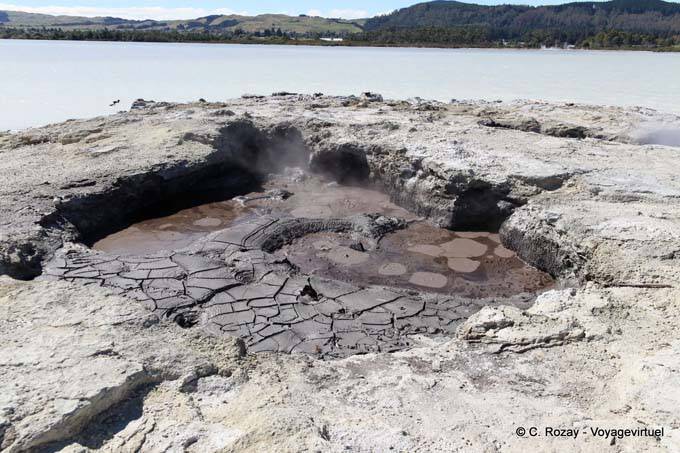 Sulphur Point, Volcanic Lake, Rotorua - Nova Zelândia