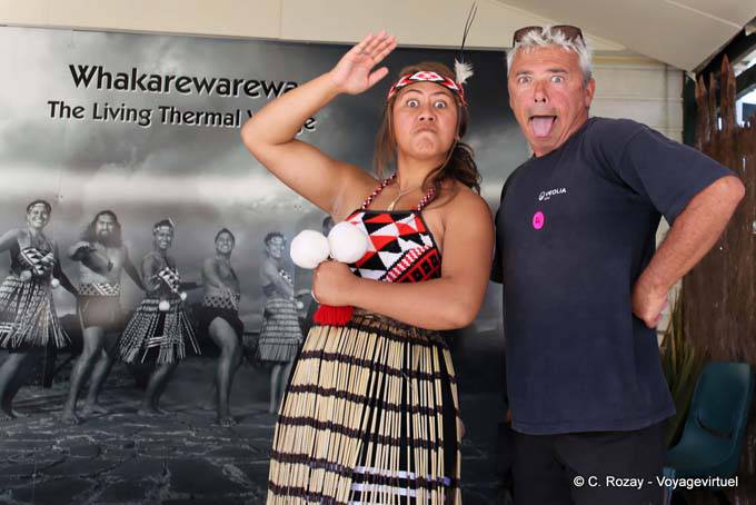 Haka postura dança, Whakarewarewa Maori show, Rotorua - Nova Zelândia
