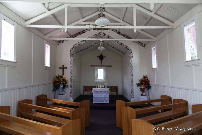 Dentro da Igreja Católica Maori, Whakarewarewa Thermal Village, Rotorua - Nova Zelândia