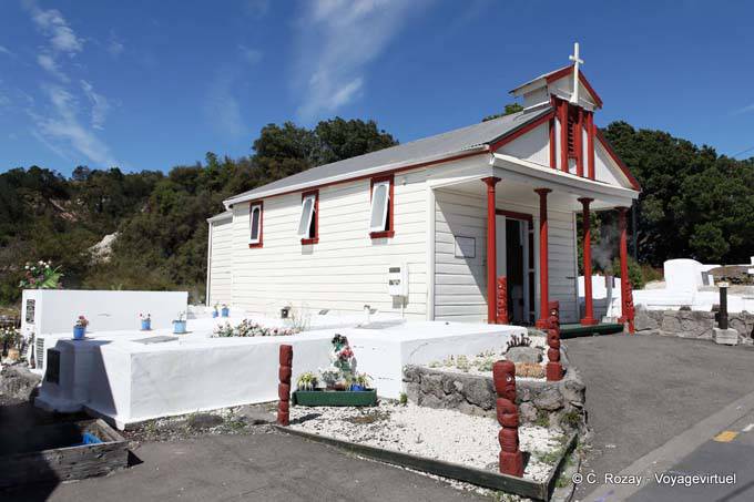 Vista exterior da igreja Maori, Whakarewarewa Thermal Village, Rotorua - Nova Zelândia
