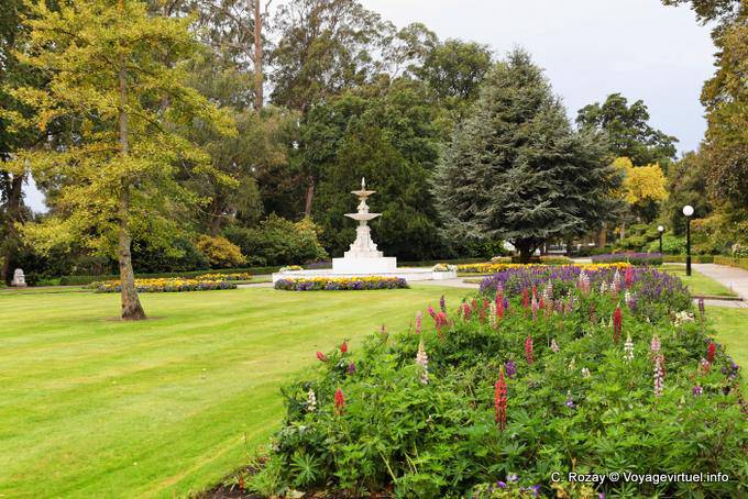 Fonte nos jardins públicos, Oamaru, Otago - Nova Zelândia
