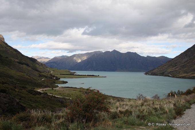 Vista da estrada Makarora, Lake Hawea, Southland - Nova Zelândia