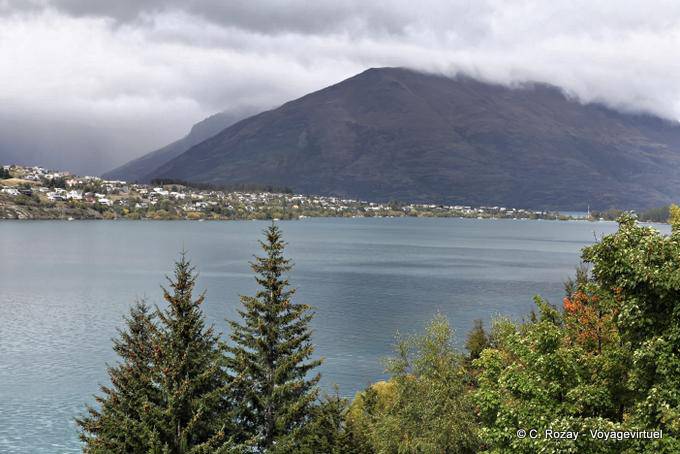 Kelwin Heights visto em Frankton Road, Queenstown Lake Wakatipu, Southland - Nova Zelândia