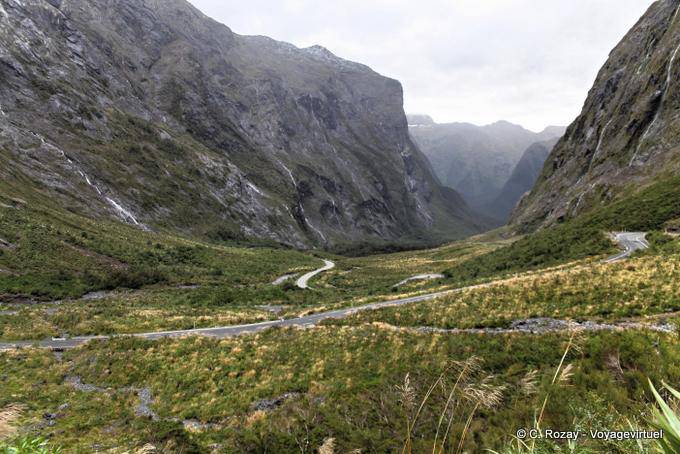 Em Takitimu Mountains, Road to Milford Sound Te Anau, Southland - Nova Zelândia