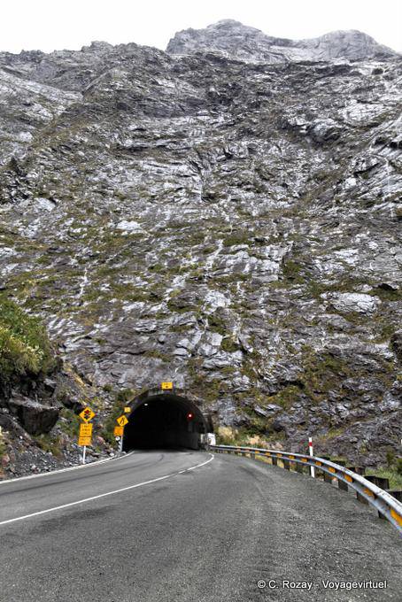 Entrada Homer Tunnel, Road to Milford Sound Te Anau, Southland - Nova Zelândia