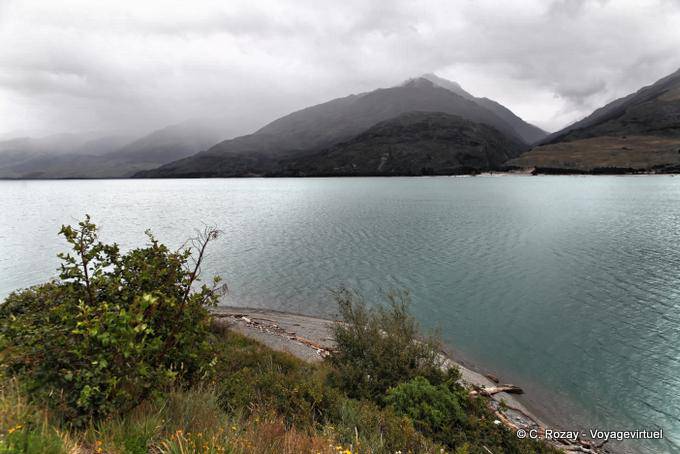 Ondulações e nuvens, lago Wanaka, Southland - Nova Zelândia