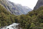 Rio na Eglinton Valley Road Para Milford Sound Te Anau, Southland, Nova Zelândia.
