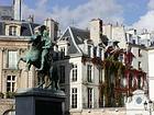 A estátua equestre de Louis XIV por Bosio, Place des Victoires, Paris, França.