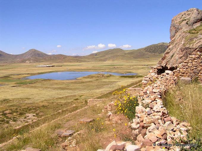 Panorama sobre a lagoa das alturas de Pucara -Peru