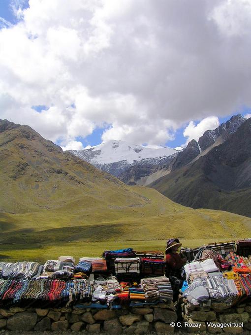 Cordilheira Snowy e locais produtos, La Raya -Peru
