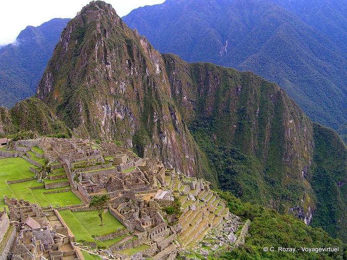 Setor urbano de Machu Picchu como visto a partir do cume sul -Peru