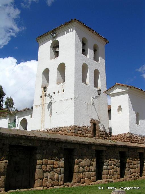 Torre da igreja de Chinchero -Peru