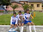 Líderes de torcida jovens e seus instrumentos musicais, Otavalo, Equador.