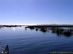 Azul da noite no lago Titicaca, Peru.