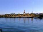Vila tradicional em Uros Floating Island, Lago Titicaca, Peru.