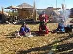 Preparar refeições em Ouros Titicaca, Peru.