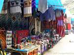 Turistas mercado em Pisac, Peru.