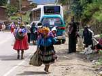 Tampão e anáguas peruana, a vida diária em Pisac, Peru.