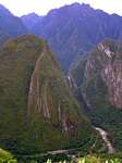 O vale do Rio Urubamba e para Machu Picchu, Peru.