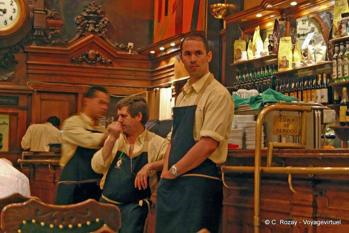 A equipe servidor Brasileira, no Chiado, Lisboa - Portugal