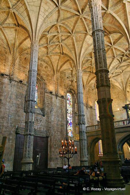 Colunas e telhado da igreja de S. Maria de Belém, Jerónimos, Lisboa - Portugal