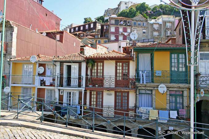 Pequenas casas de Monchique Street, Porto - Portugal