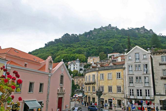 O Castelo dos Mouros, vista da praça Dr. Virgilio Horta, Sintra - Portugal
