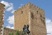 Masmorras do Castelo de Mértola ea estátua equestre de Ibn Qasi, Portugal.