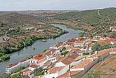Panorama de Mértola e do Rio Guadiana, Portugal.
