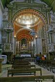 A nave da igreja de Nossa Senhora da Nazaré, Portugal.