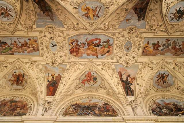 Palais Wallenstein, Sala Terrena, autre vue sur les fresques et les stucs - Praga, República Checa