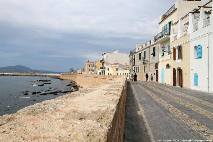Baluartes no mar, Alghero, bastião Columbus - Sardenha