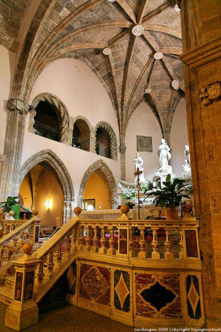 Alghero, Igreja de San Francesco, ao lado do altar - Sardenha