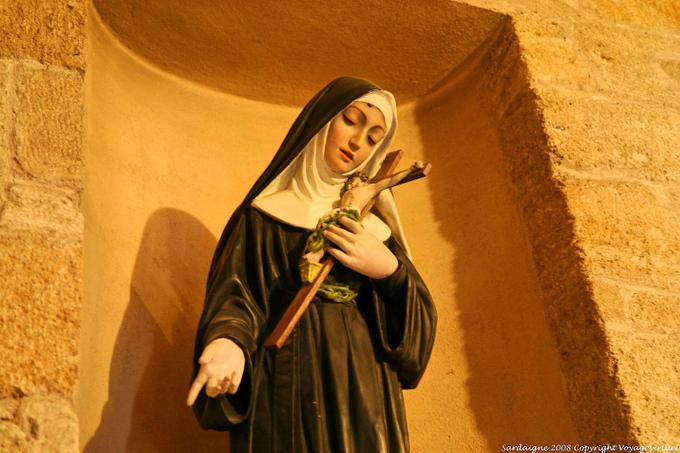 Alghero, San Francesco, estátua culto místico em um nicho de Campanile - Sardenha