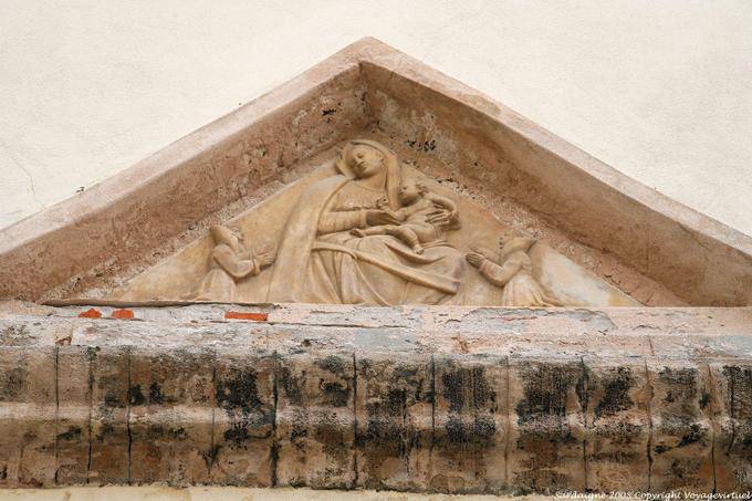 Alghero, baixo-relevo fachada da igreja de San Michele - Sardenha