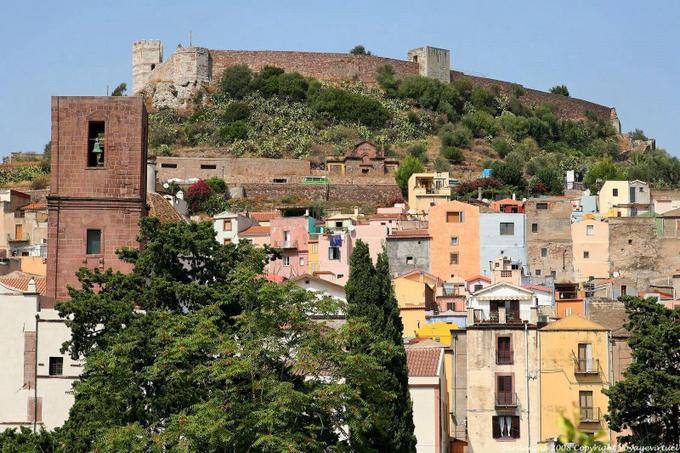 Bosa, a Catedral e Fort Malaspina - Sardenha